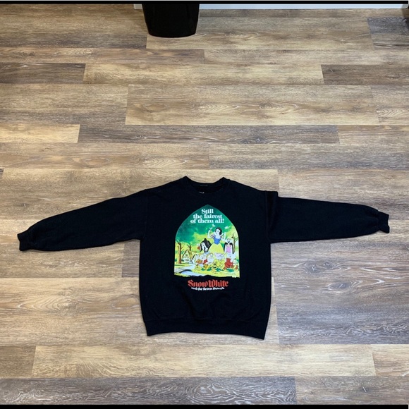 Disney Other - Snow White Disney Crewneck